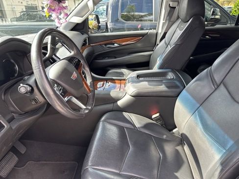 Used 2019 Cadillac Escalade Luxury image 11