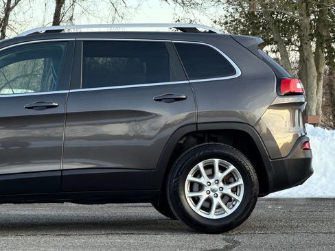 Used 2018 Jeep Cherokee Latitude Plus image 28
