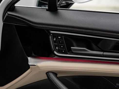 Used 2025 Porsche Panamera w/ Premium Package image 78