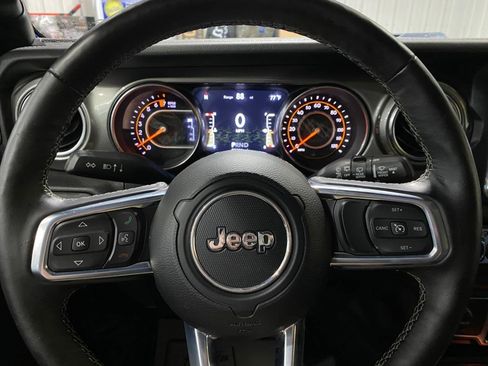 Used 2020 Jeep Wrangler Unlimited Sahara AWD/4WD image 12