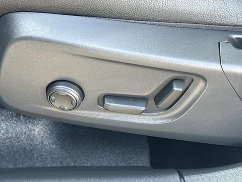 Certified 2025 Volvo XC40 B5 Plus image 18