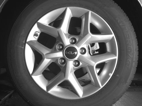 Used 2025 Kia Soul LX w/ LX Technology Package FWD image 14