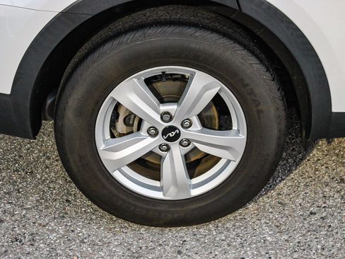 Used 2023 Kia Sorento LX image 11