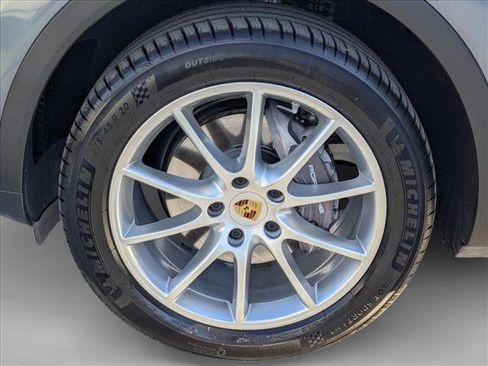 Used 2019 Porsche Cayenne image 26