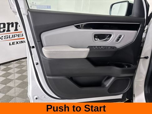 Used 2025 Honda Pilot Touring image 10