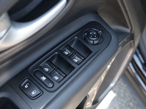 Used 2023 Jeep Renegade Latitude AWD/4WD image 22