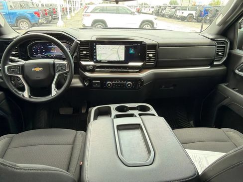 Used 2025 Chevrolet Silverado 1500 LT AWD/4WD image 17