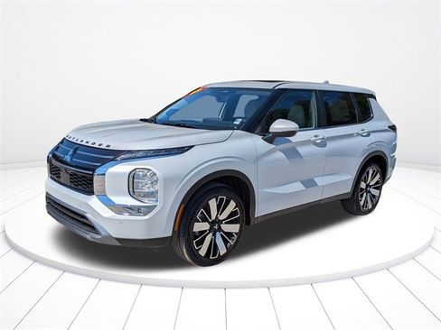 New 2025 Mitsubishi Outlander SE image 8