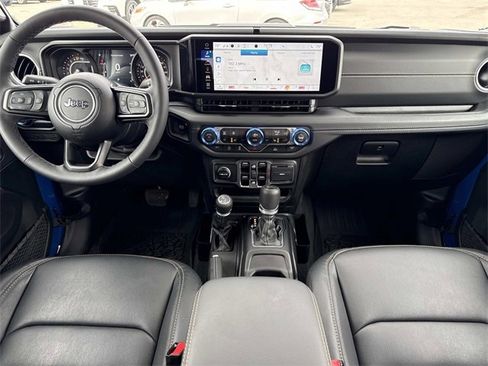 Used 2025 Jeep Gladiator Sport image 22