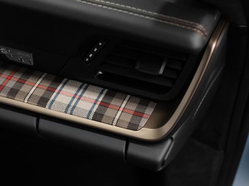 Used 2025 Porsche 911 Turbo image 42