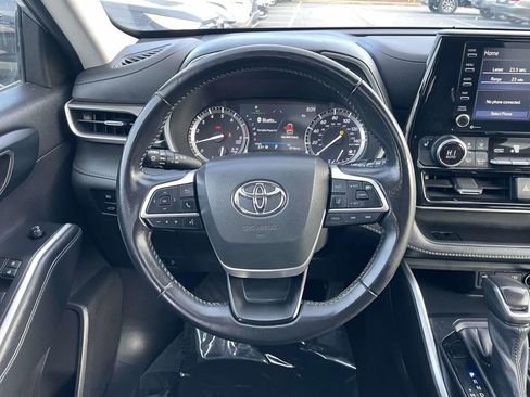 Used 2022 Toyota Highlander XLE image 25