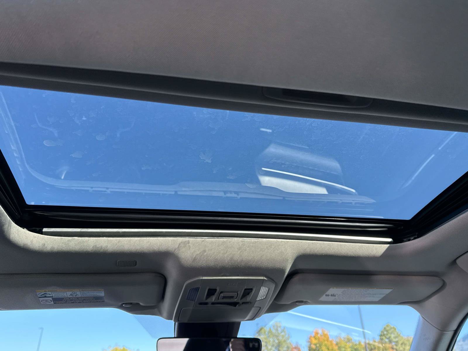 Used 2022 Toyota Highlander XLE AWD/4WD image 17