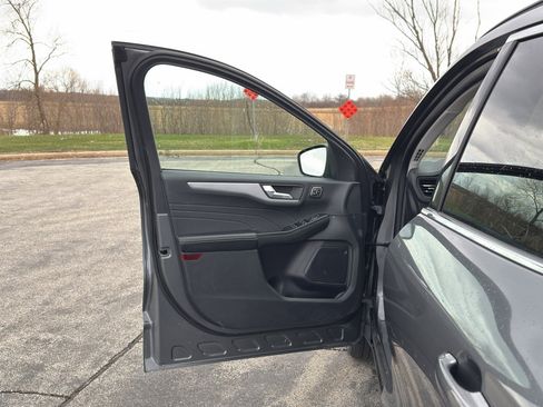 Used 2025 Ford Escape Platinum AWD/4WD image 10