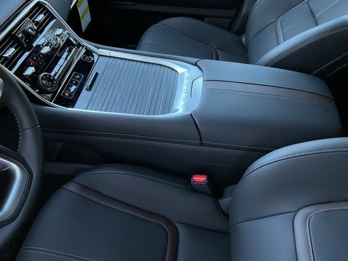 New 2026 Nissan Armada SL image 39