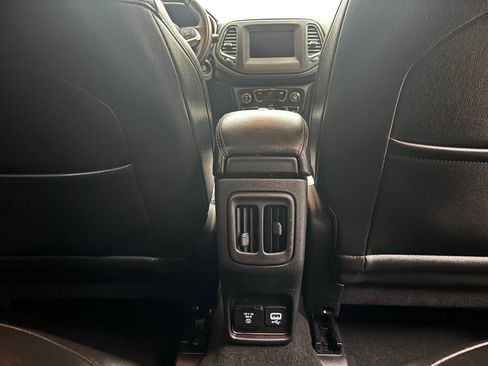 Used 2019 Jeep Compass Latitude w/ Popular Equipment Group image 18