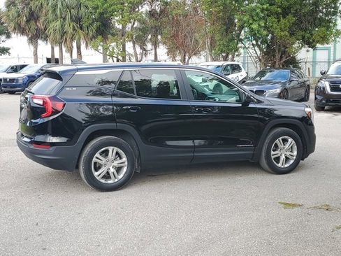 Used 2024 GMC Terrain SLE image 3