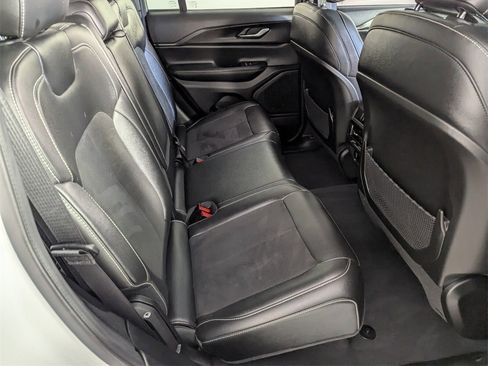 Certified 2023 Jeep Grand Cherokee Altitude image 28