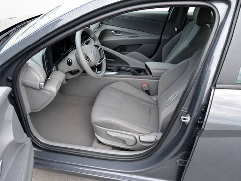 Used 2023 Hyundai Elantra SEL w/ Cargo Package FWD image 11