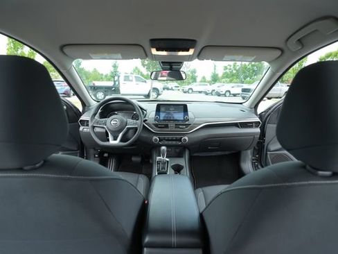 Used 2025 Nissan Altima 2.5 SV FWD image 24