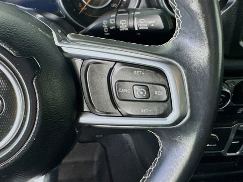 Used 2018 Jeep Wrangler Unlimited Sahara image 26