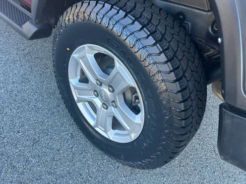 Used 2022 Jeep Wrangler Sport AWD/4WD image 19