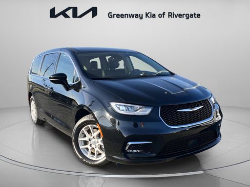 Used 2024 Chrysler Pacifica Touring-L image 1