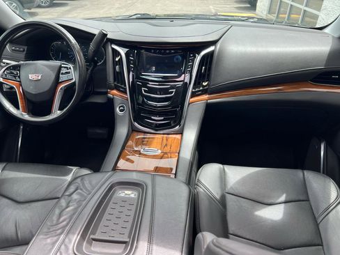 Used 2016 Cadillac Escalade ESV Luxury AWD/4WD image 17
