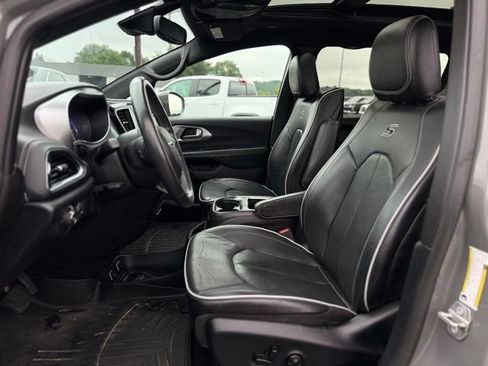 Used 2020 Chrysler Pacifica Limited FWD image 12
