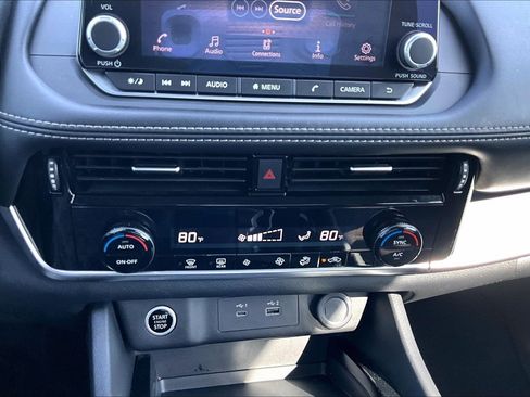 Used 2023 Nissan Rogue SV image 15