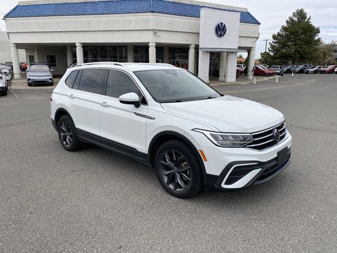 Certified 2023 Volkswagen Tiguan SE FWD image 36