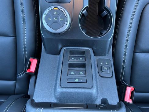 New 2025 Ford Bronco Outer Banks AWD/4WD image 17