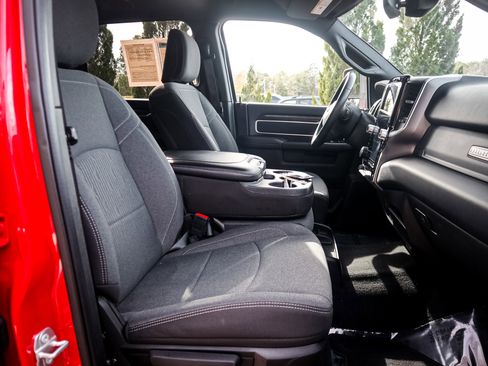 Used 2024 RAM 2500 Big Horn w/ Sport Appearance Package image 32