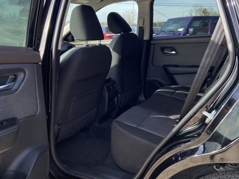 Used 2022 Nissan Rogue SV image 11