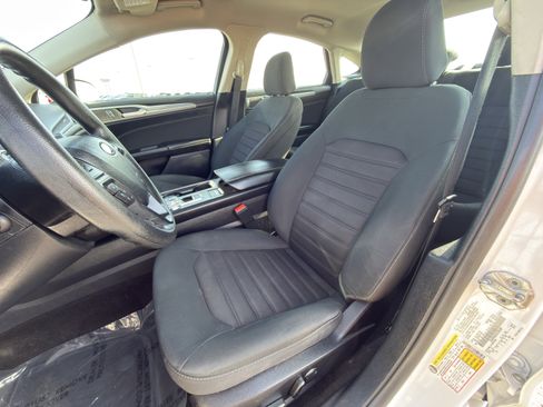 Used 2020 Ford Fusion SE image 11