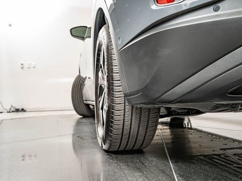 Used 2025 Volkswagen ID.4 Pro RWD image 40