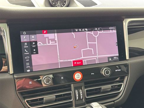 Certified 2026 Porsche Macan AWD/4WD image 22