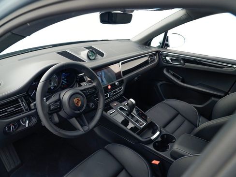 Certified 2026 Porsche Macan S AWD/4WD image 4