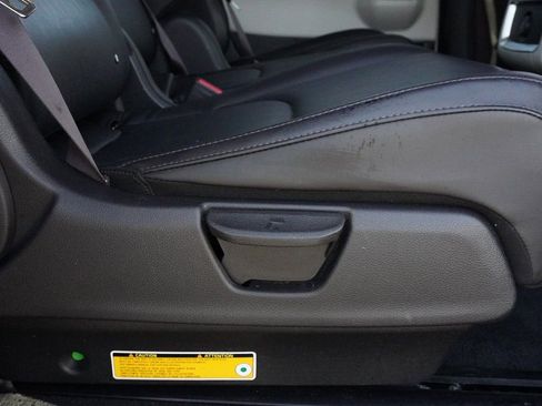 Used 2023 Kia Carnival LX FWD image 32