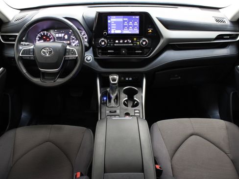 Used 2025 Toyota Highlander LE AWD/4WD image 28