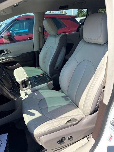 Used 2017 Chrysler Pacifica Touring-L Plus FWD image 9