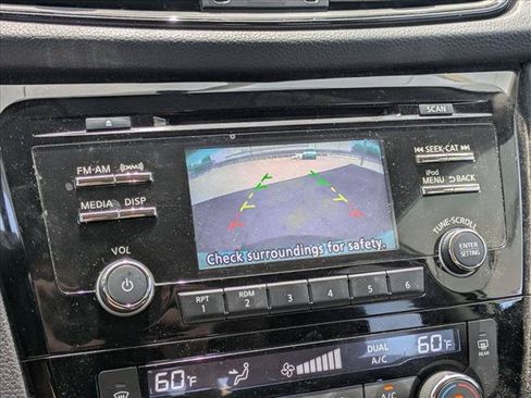 Used 2017 Nissan Rogue SV FWD image 14