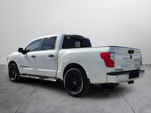 Used 2018 Nissan Titan SV w/ SV Convenience Package RWD image 3