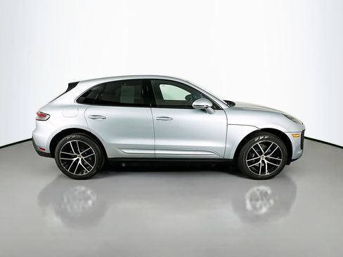 Certified 2025 Porsche Macan AWD/4WD image 8