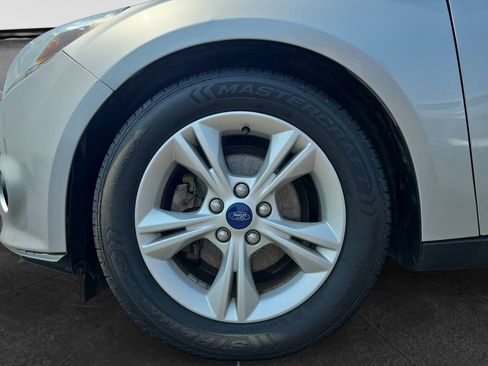 Used 2014 Ford Focus SE w/ SE Winter Package FWD image 13