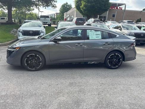 New 2026 Nissan Sentra SR w/ SR Premium Package FWD image 4