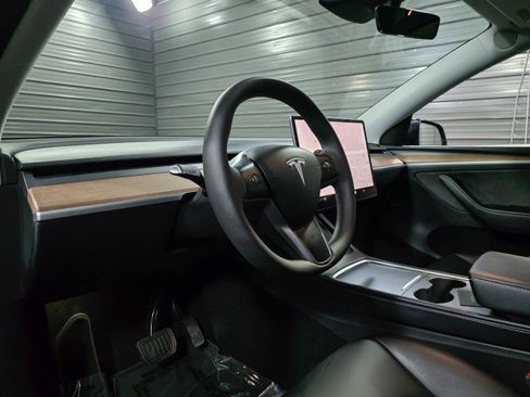 Used 2024 Tesla Model Y Long Range image 10