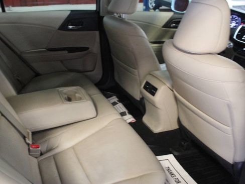 Used 2017 Honda Accord EX-L image 11