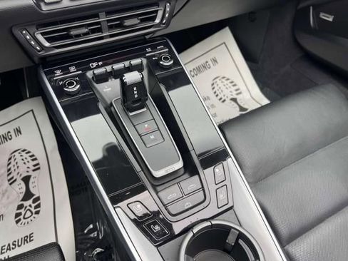 Used 2022 Porsche 911 Carrera 4 image 30