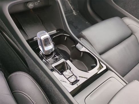 Used 2023 Volvo XC40 B5 Ultimate w/ Protection Package Premier image 24