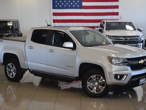 Used 2018 Chevrolet Colorado Z71 AWD/4WD image 2